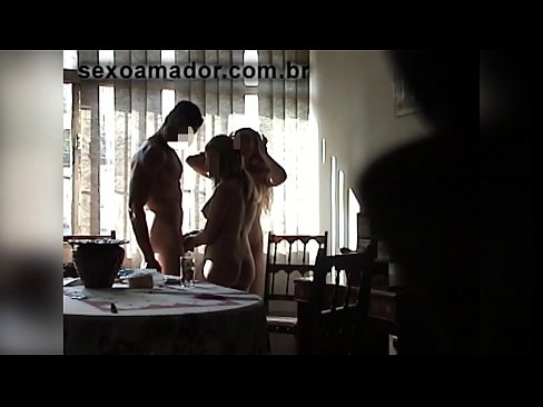 ❤️ Seks dostları nəhəng kişini və onunla birlikdə bir üçlüyü dəvət edirlər ❤️❌ Porno bizdə ❤