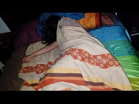 ❤️ Ögey oğul gənc ögey anası yatarkən onu təhqir edir. ❤️❌ Porno bizdə ❤